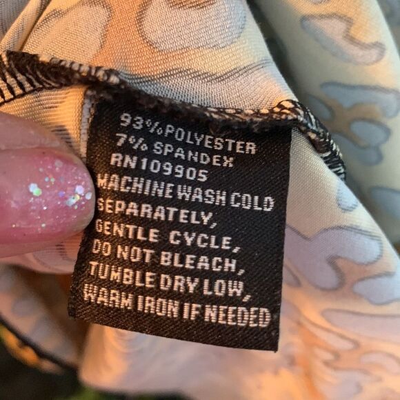 Essentials by Milano Size Medium sleeveless cheetah top with raw edge hems - Picture 5 of 9